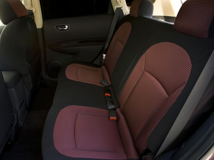 Интерьер Nissan Rogue 2007 года  (фото 9 из 34)